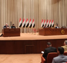 اقترح توزيع مبالغ مالية عبر البطاقة التموينية.. تفاصيل استضافة وزير المالية علي علاوي