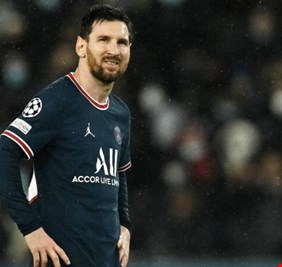 استياء ميسي يشغل غرفة ملابس باريس سان جيرمان