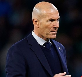 سان جيرمان يحسم الجدل بشأن التعاقد مع زيدان