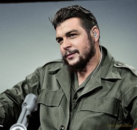 وفاة العريف الذي قتل  إيقونة الثورة الكوبية، والثائر الأممي الأبرز في التاريخ ( تشي جيفارا )