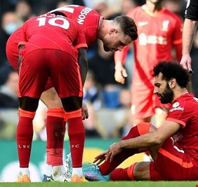 طبيب منتخب مصر يكشف موقف محمد صلاح من المشاركة ضد السنغال في تصفيات المونديال