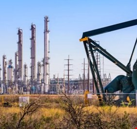 انخفاض أسعار النفط دون مستوى 100 دولار للبرميل