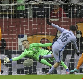 برشلونة يعود من تركيا ببطاقة العبور لدور الثمانية لـ