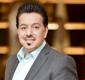الفنان محمد عبد الجبار يفجر قنبلة غنائية:(انه مو شيوعي) .. !
