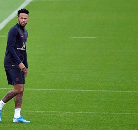 نيمار يمر بلحظات سيئة مع باريس: يصل المران في حالة يرثى لها!