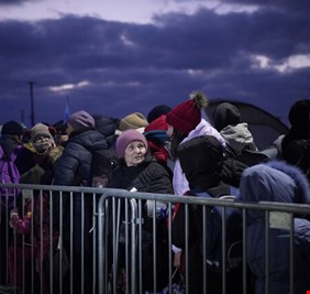 مسؤول أمريكي: الولايات المتحدة تعتزم استقبال 100 ألف أوكراني