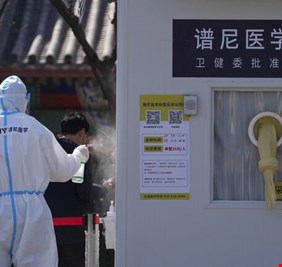 الصين تفرض إغلاقا لمدة أربعة أيام على نصف عاصمتها الاقتصادية للحد من كورونا