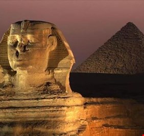 القبض على تاجر ألماني يفك لغز أكثر جرائم السرقة غموضاً.. كشف هوية سارق تابوت فرعوني مصري