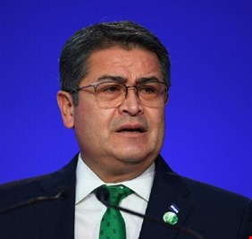 هندوراس تسلم رئيسها السابق للولايات المتحدة وتصادر ممتلكاته