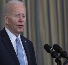 الرئيس الأميركي يرحب بالهدنة في اليمن لكن يعتبرها 