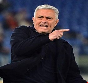 أنت شخص عدواني .. مورينيو يشتبك مع صحفي إيطالي