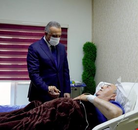 الكاظمي يزور رئيس الوزراء الاسبق اياد علاوي في مشفاه