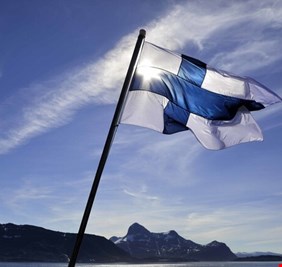 فنلندا ترحل دبلوماسيين روسيين على خلفية أحداث أوكرانيا