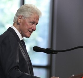 بيل كلينتون: عرضت على بوتين ويلتسين انضمام روسيا إلى 