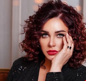 لا تشتم إلها لا تعبده! .. الفنانة السورية سلاف فواخرجي تثير جدلا حول ديانتها