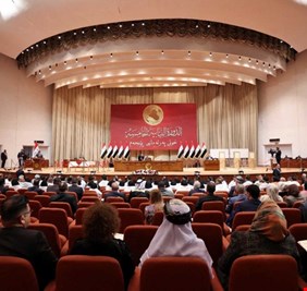 تزايد الدعوات لحل البرلمان..والتحالف الثلاثي قد يطرح اسم الكاظمي كحل تسوية بعد إنقضاء المهلة