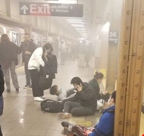 إطلاق النار في محطة مترو أنفاق في نيويورك