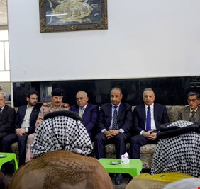 رئيس الوزراء مصطفى الكاظمي يشارك في مجلس عزاء طائر الجنوب الراحل حسب الشيخ جعفر