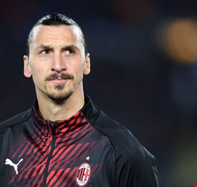 هل يعتزل إبراهيموفيتش؟ مدرب ميلان يثير الغموض