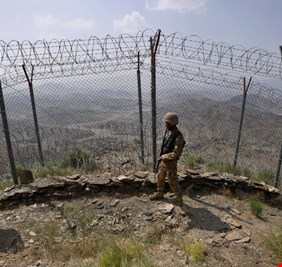 بعد غارات باكستانية على أفغانستان.. إسلام آباد تطالب حكومة 