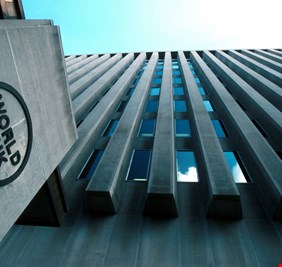 البنك الدولي يخفض توقعات النمو العالمية ويعد خطة لمواجهة تداعيات كورونا