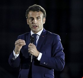 ماكرون: أوروبا تعتمد على الغاز الروسي لكن فرنسا ليست بحاجة إليه