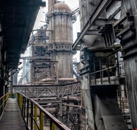 بناه السوفييت وأسقطه الألمان.. قصة مصنع أزوف ستال وأهميته في قلب موازين الحرب الروسية بأوكرانيا