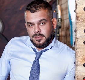 منذر رياحنة يكشف حقيقة تعرضه للضرب على يد أبناء جورج وسوف