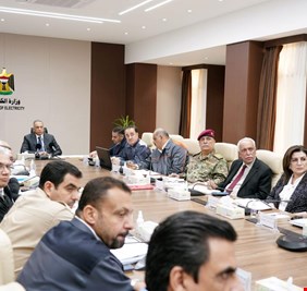 الكاظمي يزور مقر وزارة الكهرباء ويرأس اجتماعاً موسعاً للمجلس الوزاري للطاقة