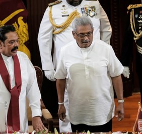 رئيس سريلانكا يوافق على تنحية شقيقه من رئاسة الحكومة