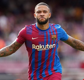 برشلونة يدرس تجديد عقد ديباي