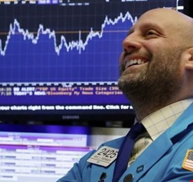 الأسهم الأمريكية تجني مكاسب خرافية بعد رفع أسعار الفائدة