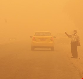 عاصفة رملية في العراق توقع 5 آلاف حالة اختناق ووفاة واحدة