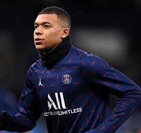 مبابي يتخذ قرارًا مفاجئًا حول مستقبله.. ووالدته تتدخل