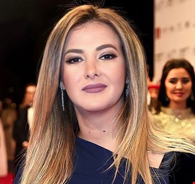 دنيا سمير غانم تشيد بصنّاع 