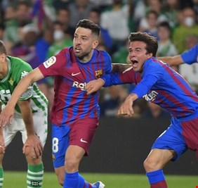 برشلونة يقتل بيتيس ويقطع تذكرة دوري الأبطال