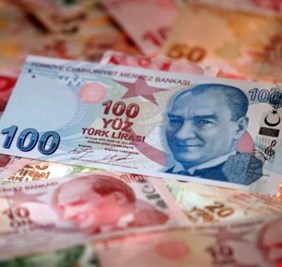 الليرة التركية تتجاوز الـ 15
