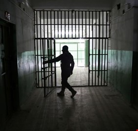 الافراج عن نائب سابق بعد شموله بقانون العفو العام