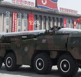 بيونغ يانغ تطلق صاروخا باليستيا