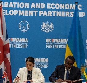 منظمات تحذر من مخاطر ترحيل اللاجئين من بريطانيا