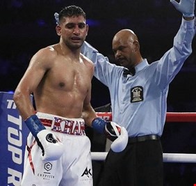 أمير خان يفاجئ عالم الملاكمة بقرار صادم