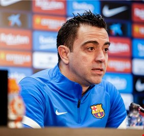 تشافي: دي يونج مهم لبرشلونة.. ولن أتحدث عن موراتا