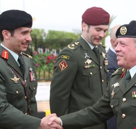 العاهل الأردني يُقيد اتصالات وتحركات الأمير حمزة.. الملك عبد الله كشف تفاصيل جديدة في “قضية الفتنة”