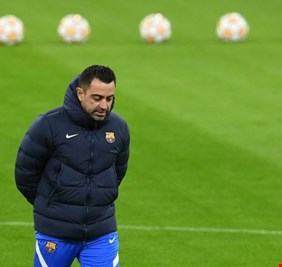 تشافي مُعجب به ودورتموند ينافس على الصفقة.. لاعب جزائري مرشح للانتقال إلى برشلونة