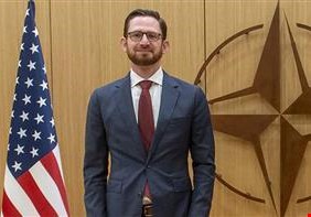 المبعوث الأمريكي لأفغانستان يلتقي وزير خارجية طالبان ويضغط بشأن حقوق المرأة الأفغانية