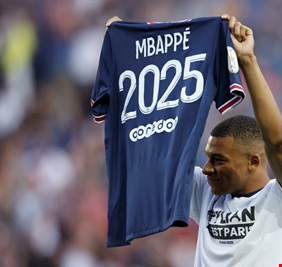 بعد التجديد.. مبابي يسخر من بنزيما ونجوم الريال