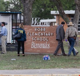 ما لم تعرفه من تفاصيل مهمة عن مذبحة طلاب الصف الرابع الإبتدائي في تكساس الأمريكية !