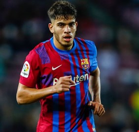 برشلونة يبلغ الزلزولي بمصيره