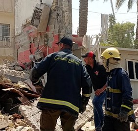 بالصور.. انهيار مطعم وسط بغداد.. ومحاصرون تحت الأنقاض