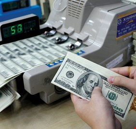 مزاد العملة في المركزي العراقي.. ارتفاع مبيعات الدولار وزيادة الشراء النقدي